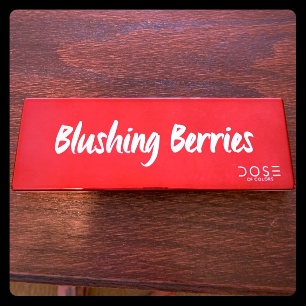 Eye shadow palette- Blushing Berries